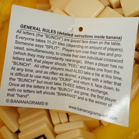Bananagrams Word Spelling Game Tiles Banana Sack Retro Complete Game Night - Picture 2 of 5